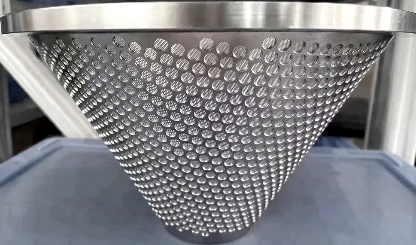 Internal component of pharmaceutical hammer mill
